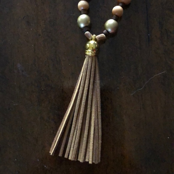 Beautiful wooden beaded long necklace - Picture 2 of 3
